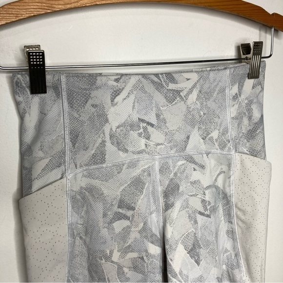 Lululemon breezy dot cropped leggings gray white size 6 - Picture 5 of 9